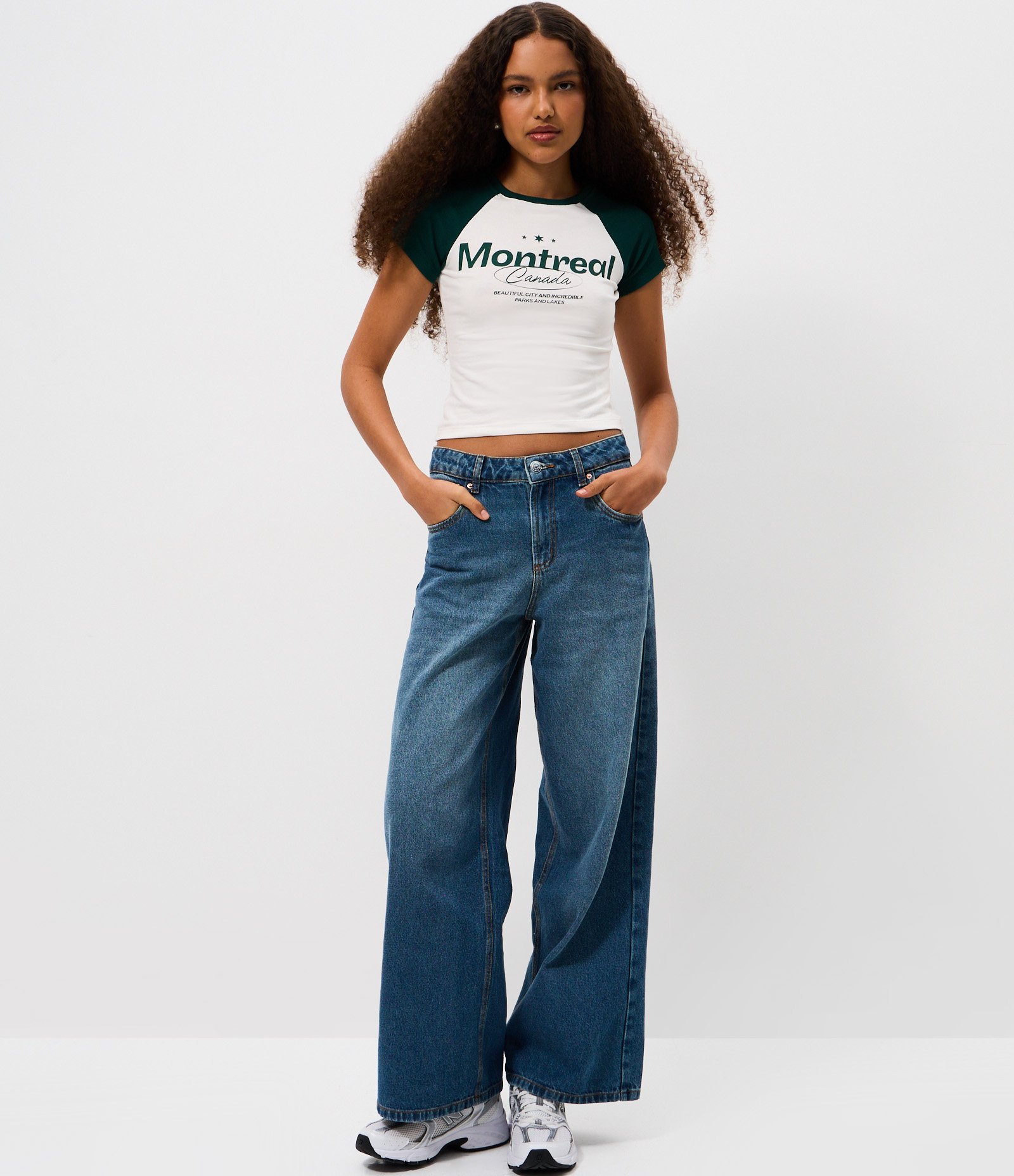 Camiseta em Algodão com Lettering Montreal e Cava Raglan Branco 2
