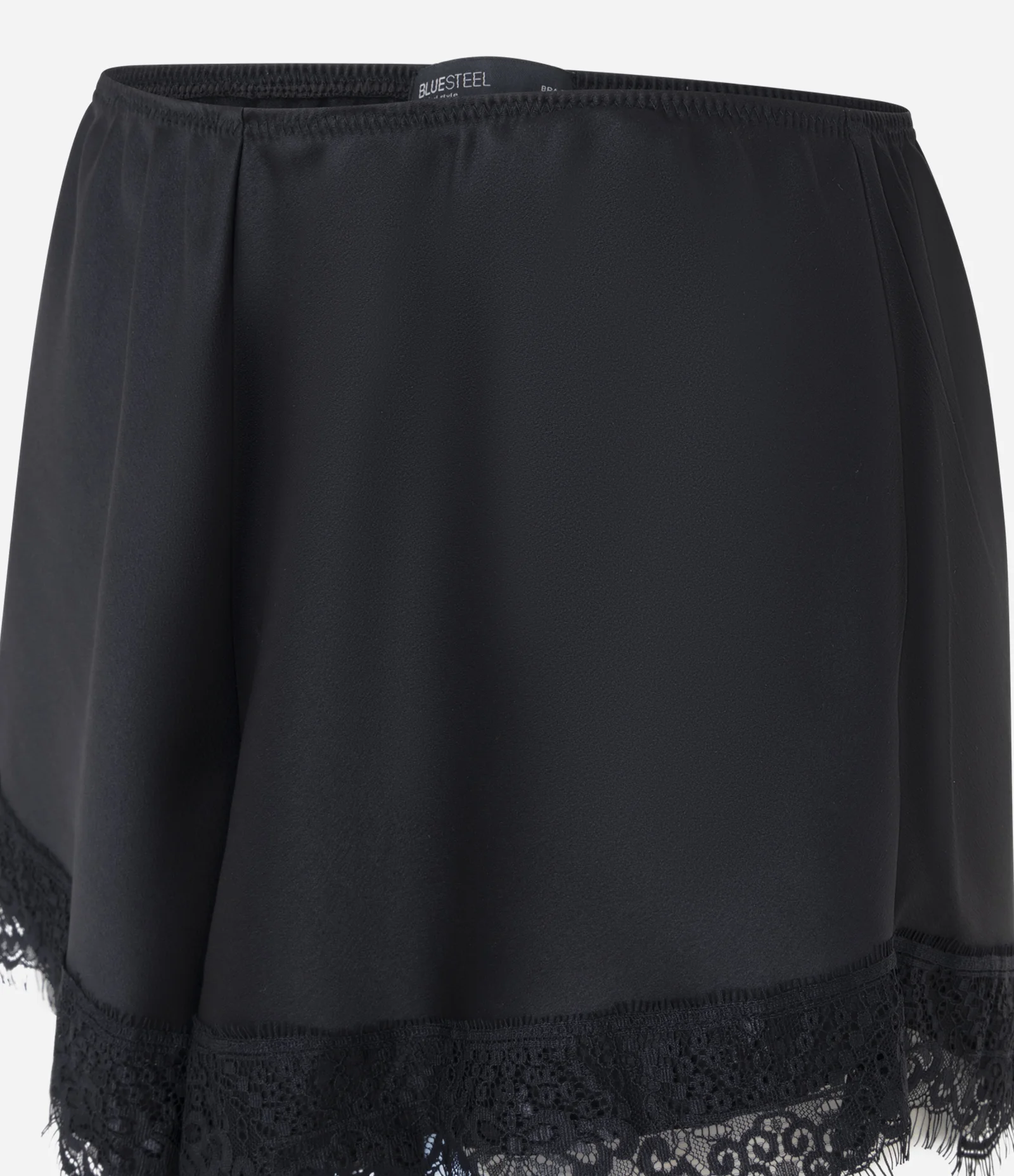 Short Curto em Cetim com Renda na Barra Preto 2