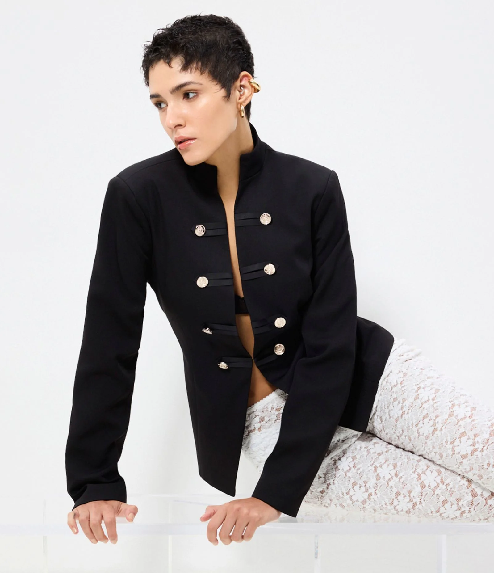 Blazer Acinturado Alfaiatado com Botões Decorativos Preto 1