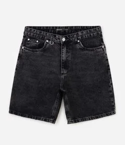 Bermuda Jeans Reta com Puídos
