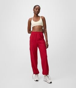 Calça Cargo Baggy em Microfibra com Bolsos Laterais