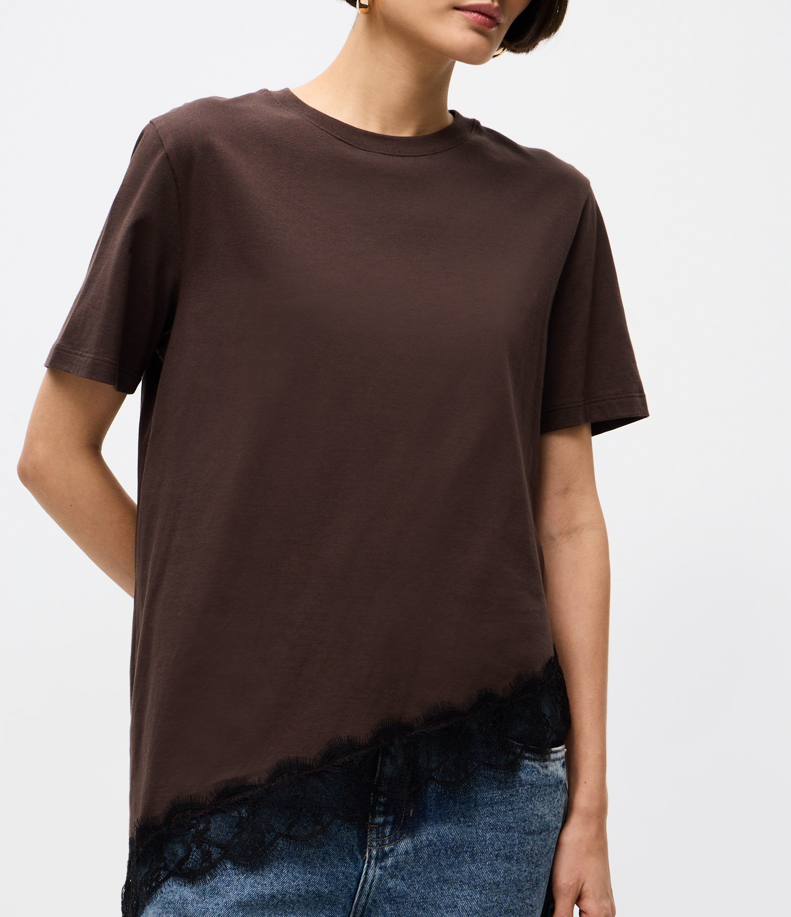 Camiseta Alongada em Algodão com Barra Assimétrica Rendada Marrom 3