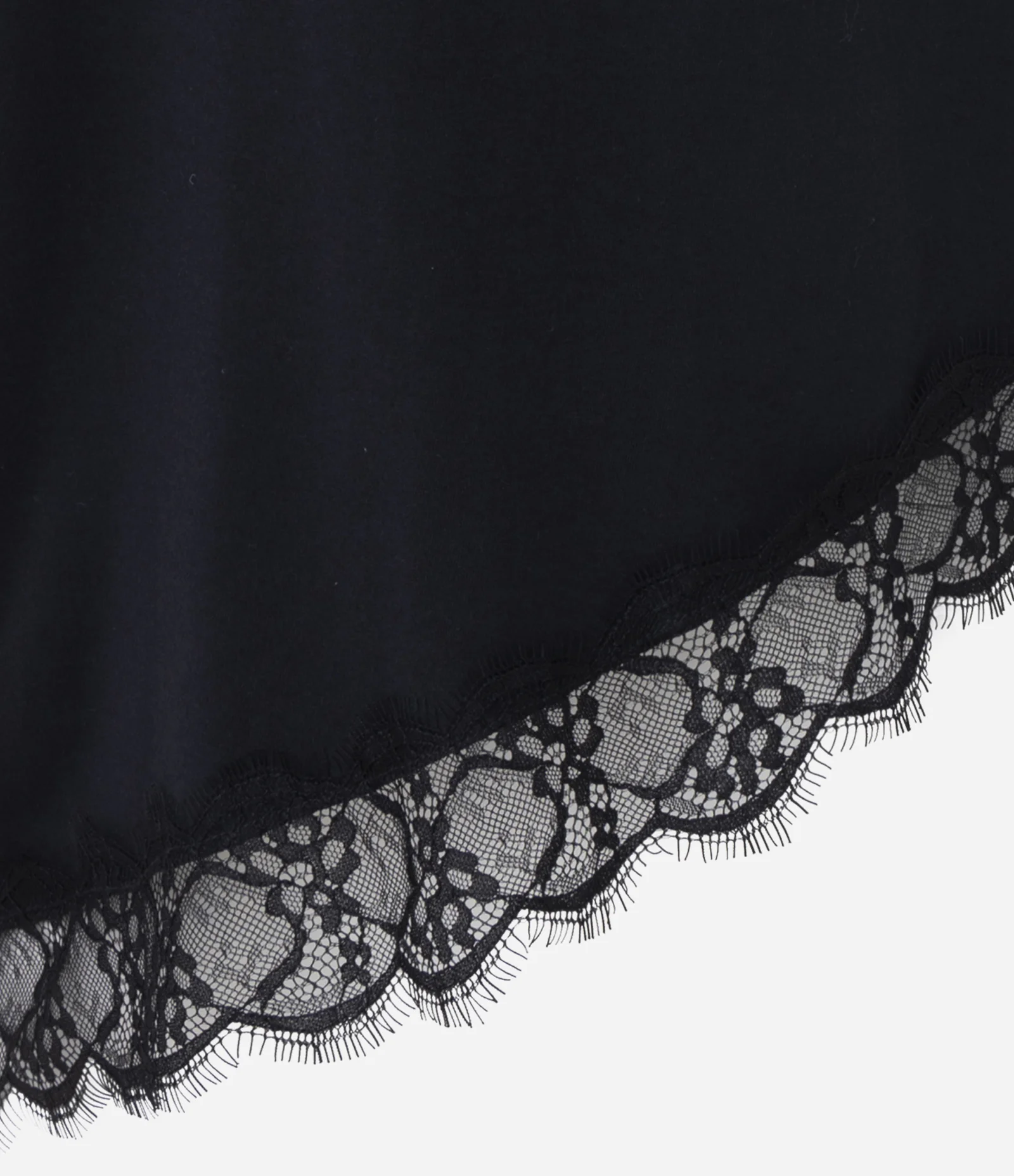 Camiseta Alongada em Algodão com Barra Assimétrica Rendada Preto 1