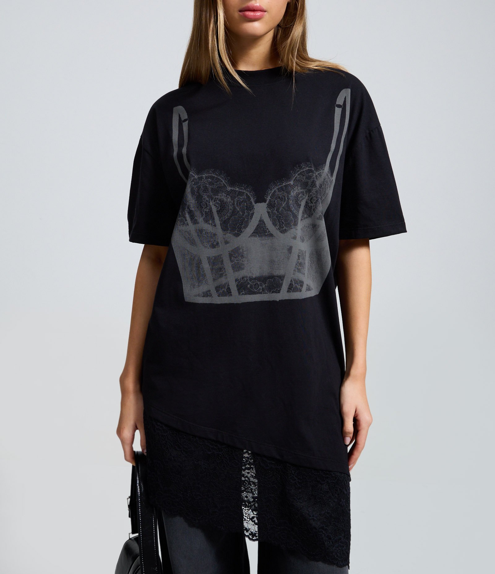 Camiseta em Algodão com Estampa Localizada e Barra Rendada Preto 3