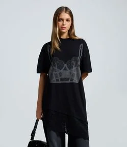 Camiseta em Algodão com Estampa Localizada e Barra Rendada
