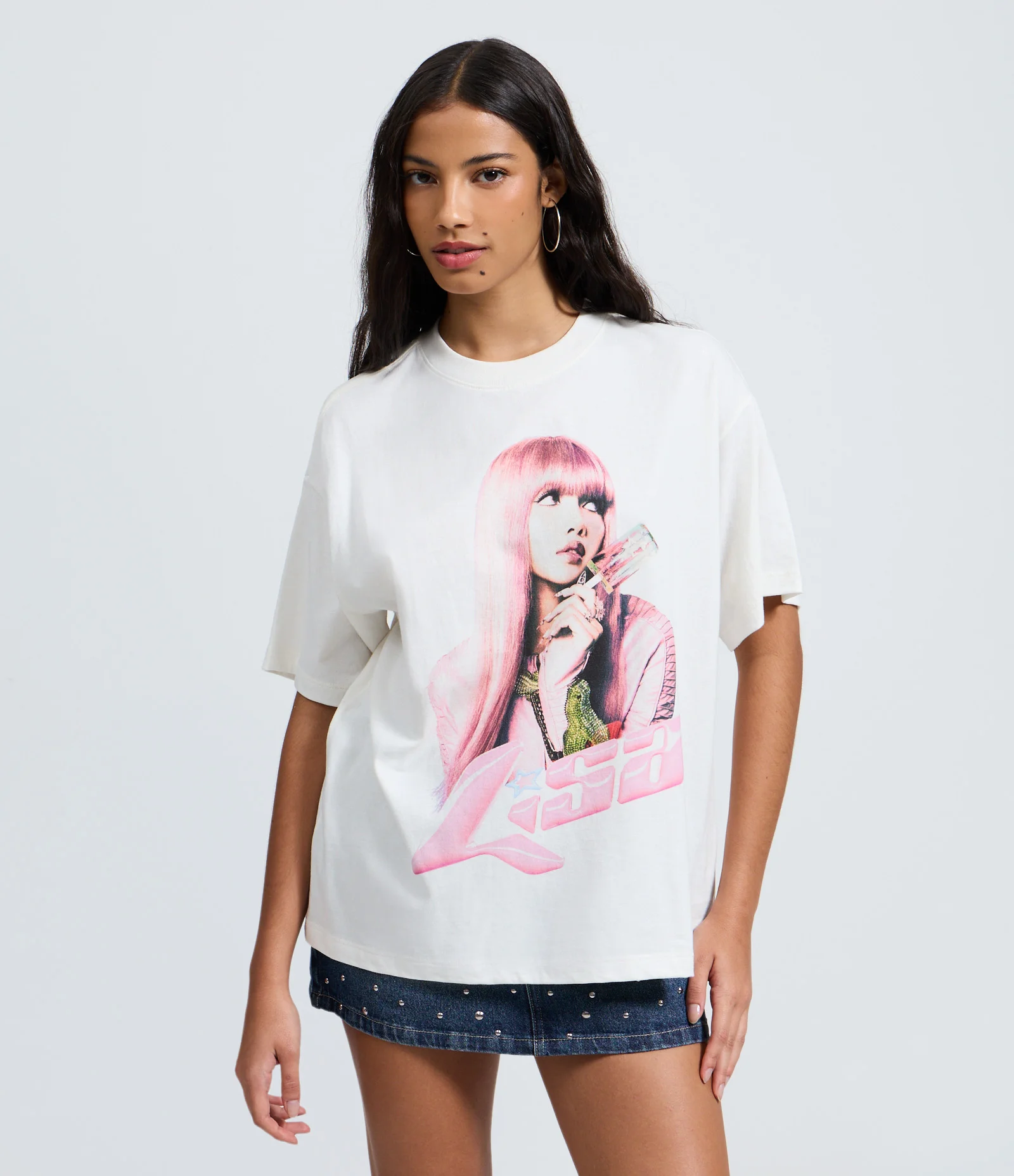 Camiseta Boxy Estampada com Cantora Lisa em Algodão Branco 1