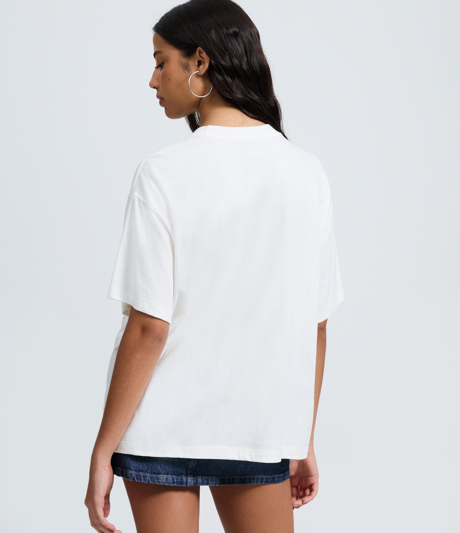 Camiseta Boxy Estampada com Cantora Lisa em Algodão Branco 4