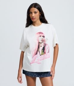 Camiseta Boxy Estampada com Cantora Lisa em Algodão
