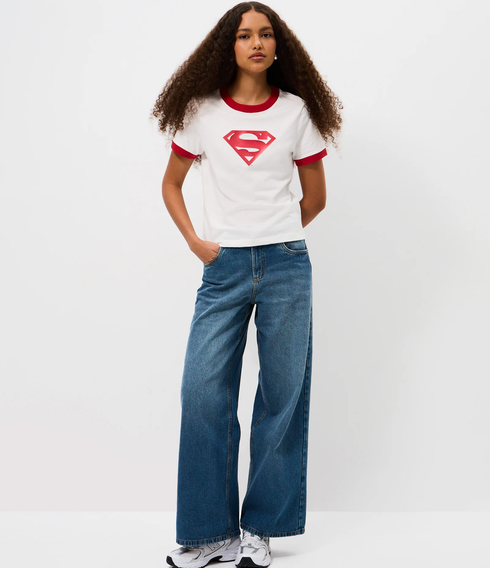 Camiseta em Algodão com Estampa SuperGirl e Contrastes Branco 2