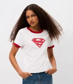 Camiseta em Algodão com Estampa SuperGirl e Contrastes
