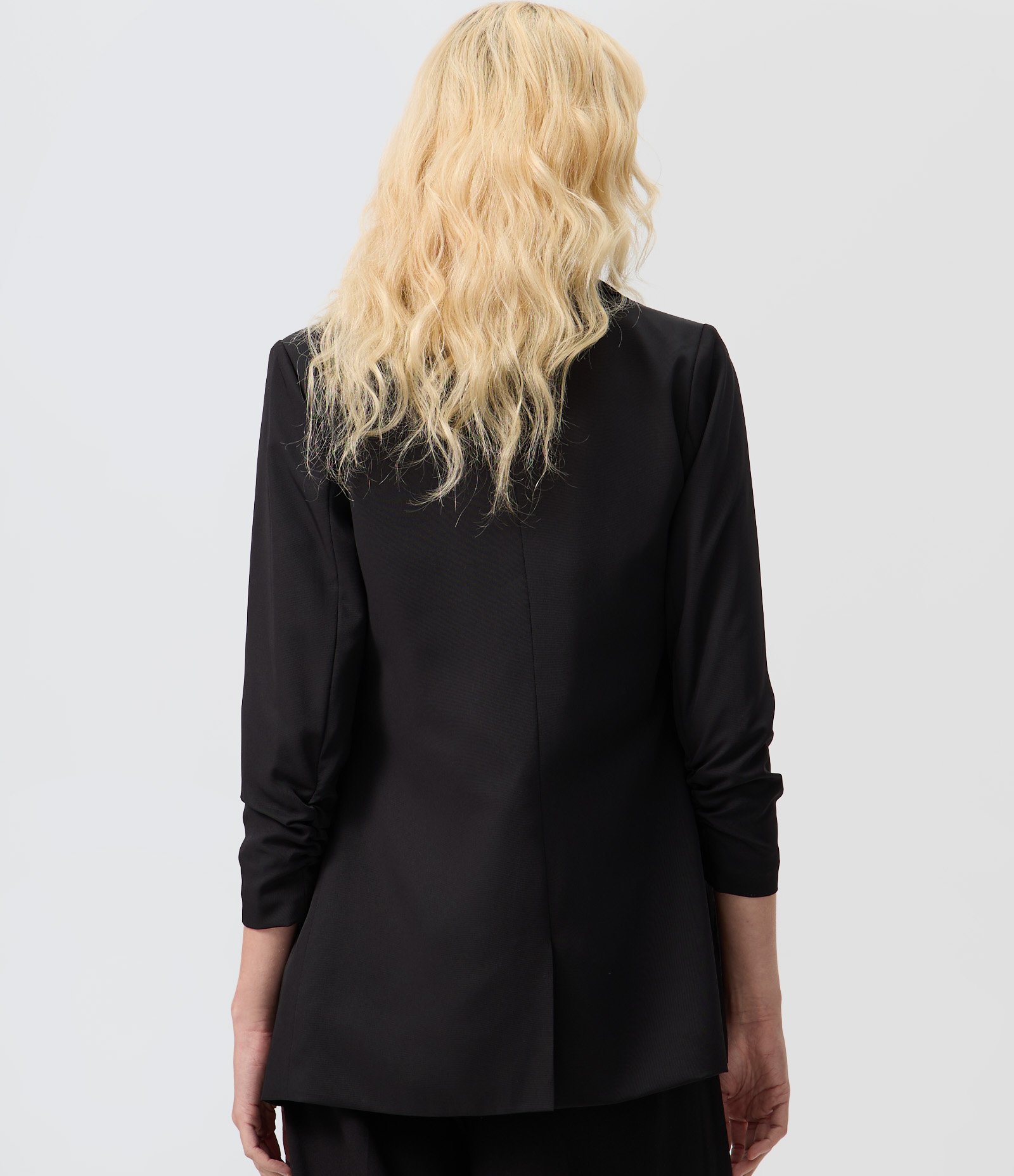 Blazer Alfaiatado Alongado com Franzido nas Mangas Preto 4
