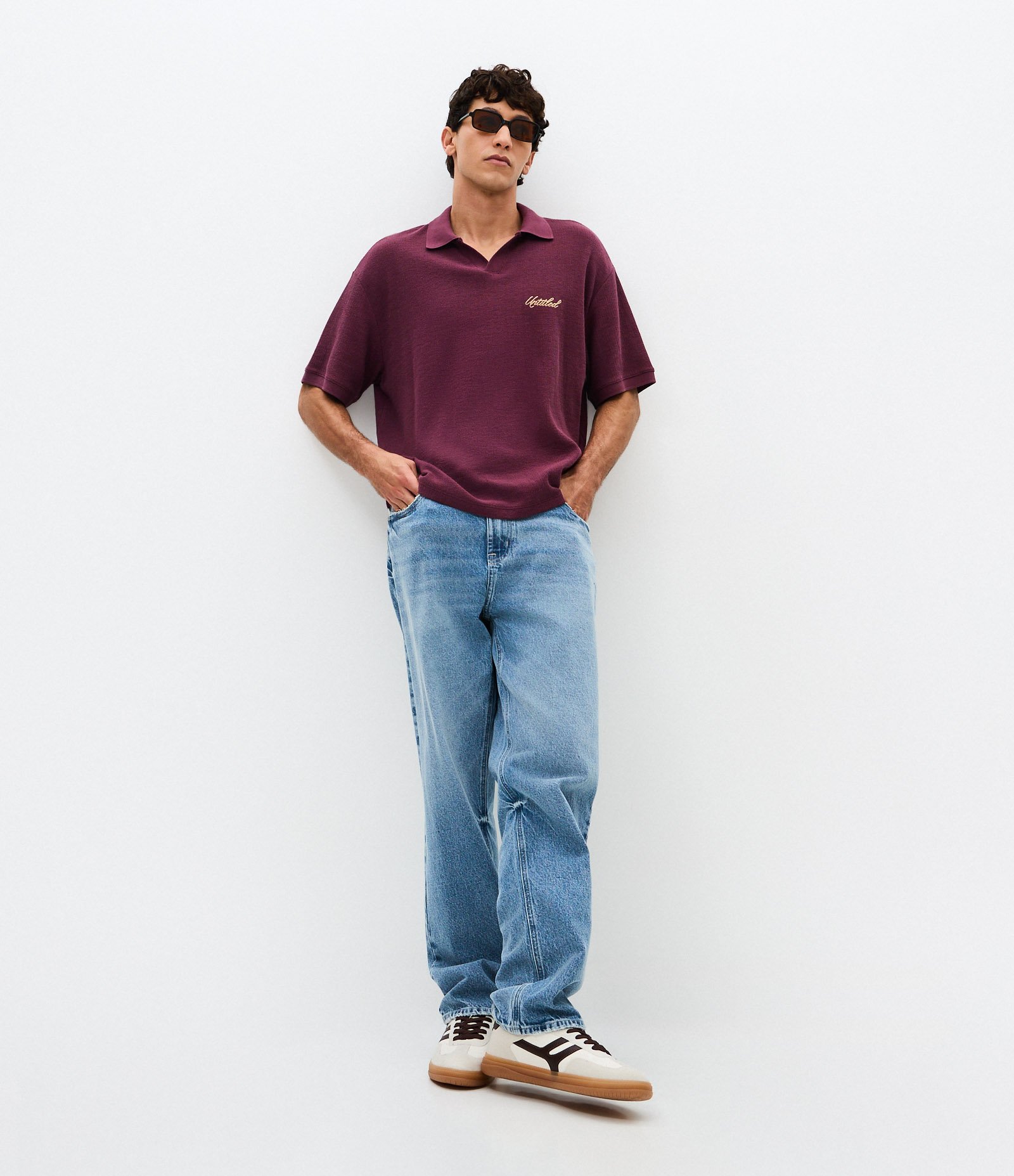 Camiseta Boxy com Gola Polo e Bordado Vinho 2