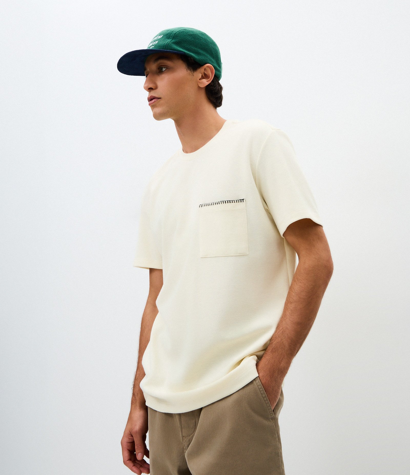 Camiseta Relaxed Texturizada com Bolso Bege 1