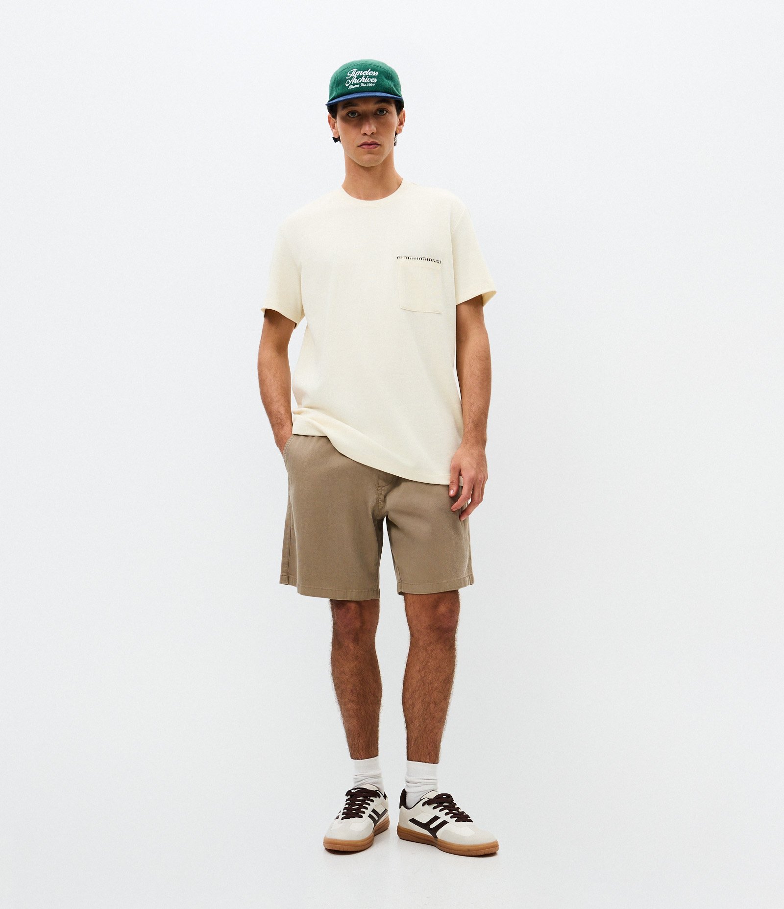 Camiseta Relaxed Texturizada com Bolso Bege 2
