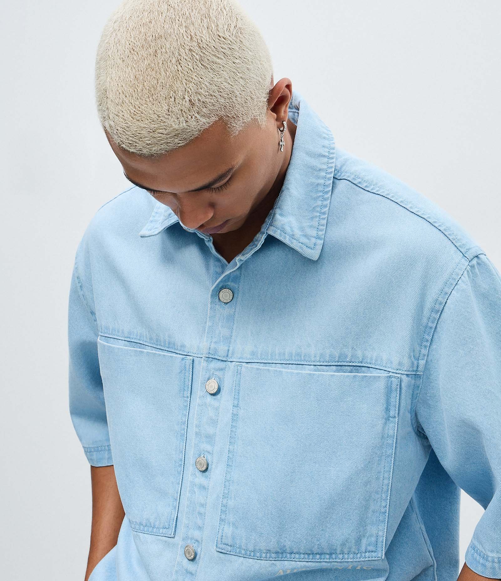 Camisa Jeans Overboxy Manga Curta Azul 4