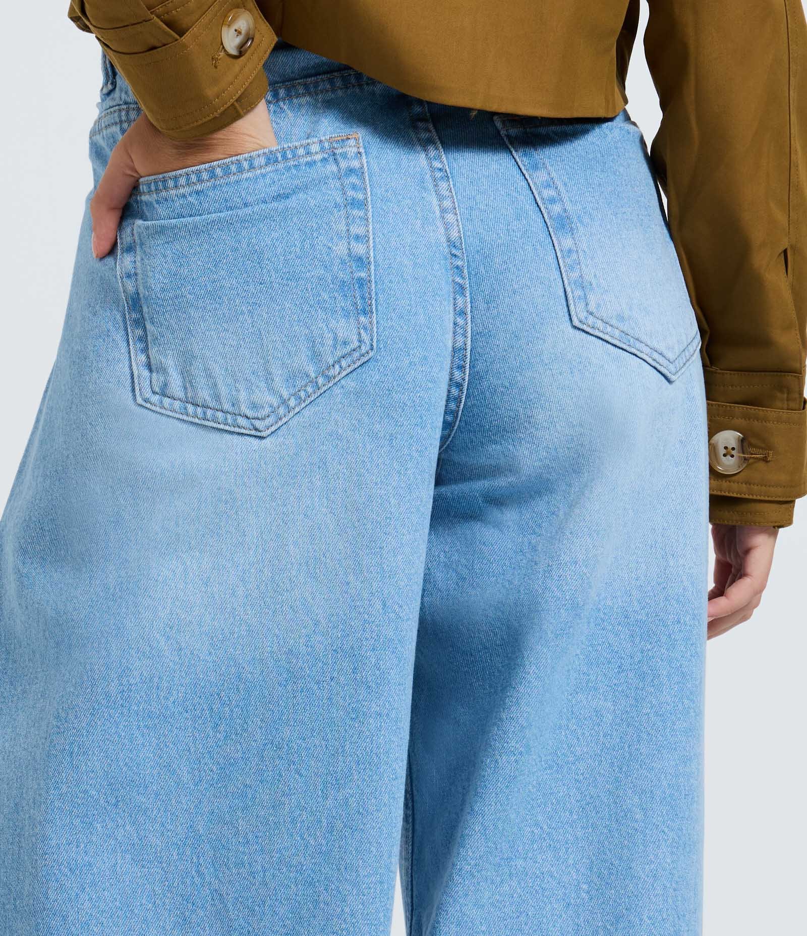 Calça Wide Leg em Jeans com Cintura Alta e Plissado Lateral Azul 4