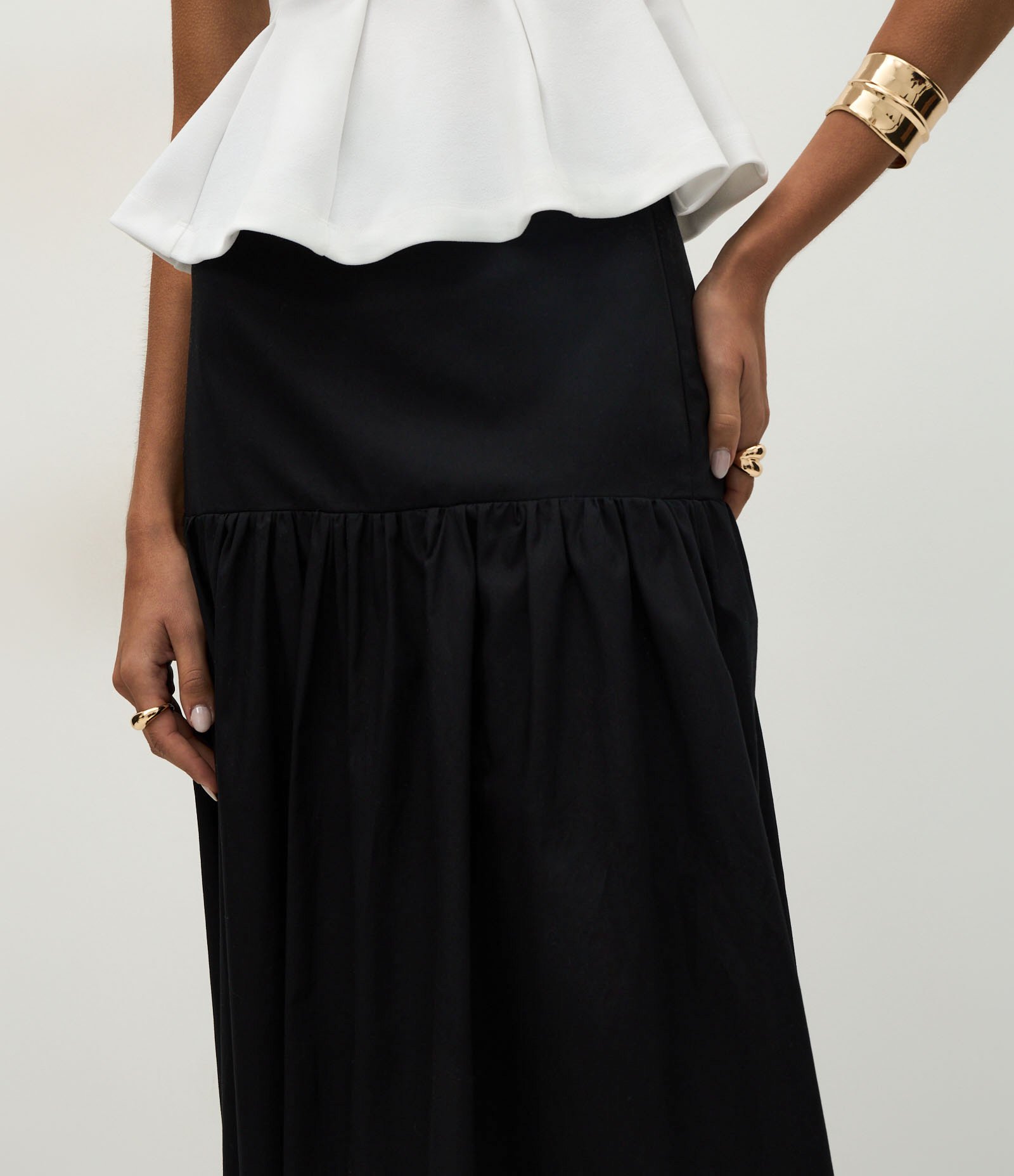 Saia New Midi Volumosa em Tricoline com Pala Preto 4