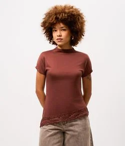 Blusa Manga Curta em Viscose com Gola Alta e Barra Rendada