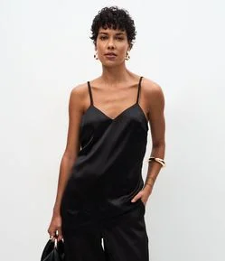 Blusa Assimétrica em Cetim com Aplicação de Renda na Barra