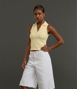 Blusa Polo em Decote V Sem Mangas