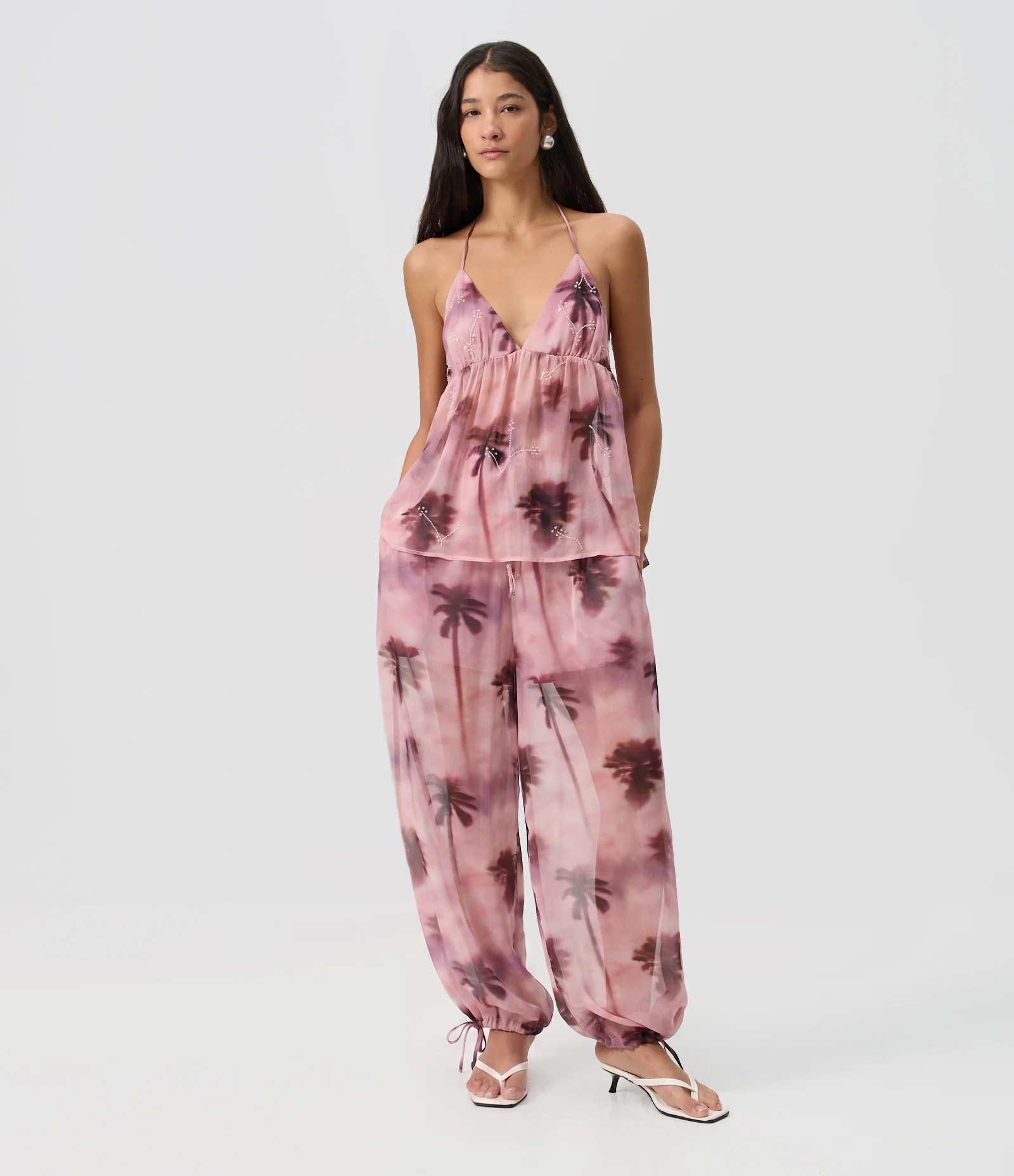 Calça Balloon com Estampa Abstrata Tropical e Amarração na Barra Lilás 1