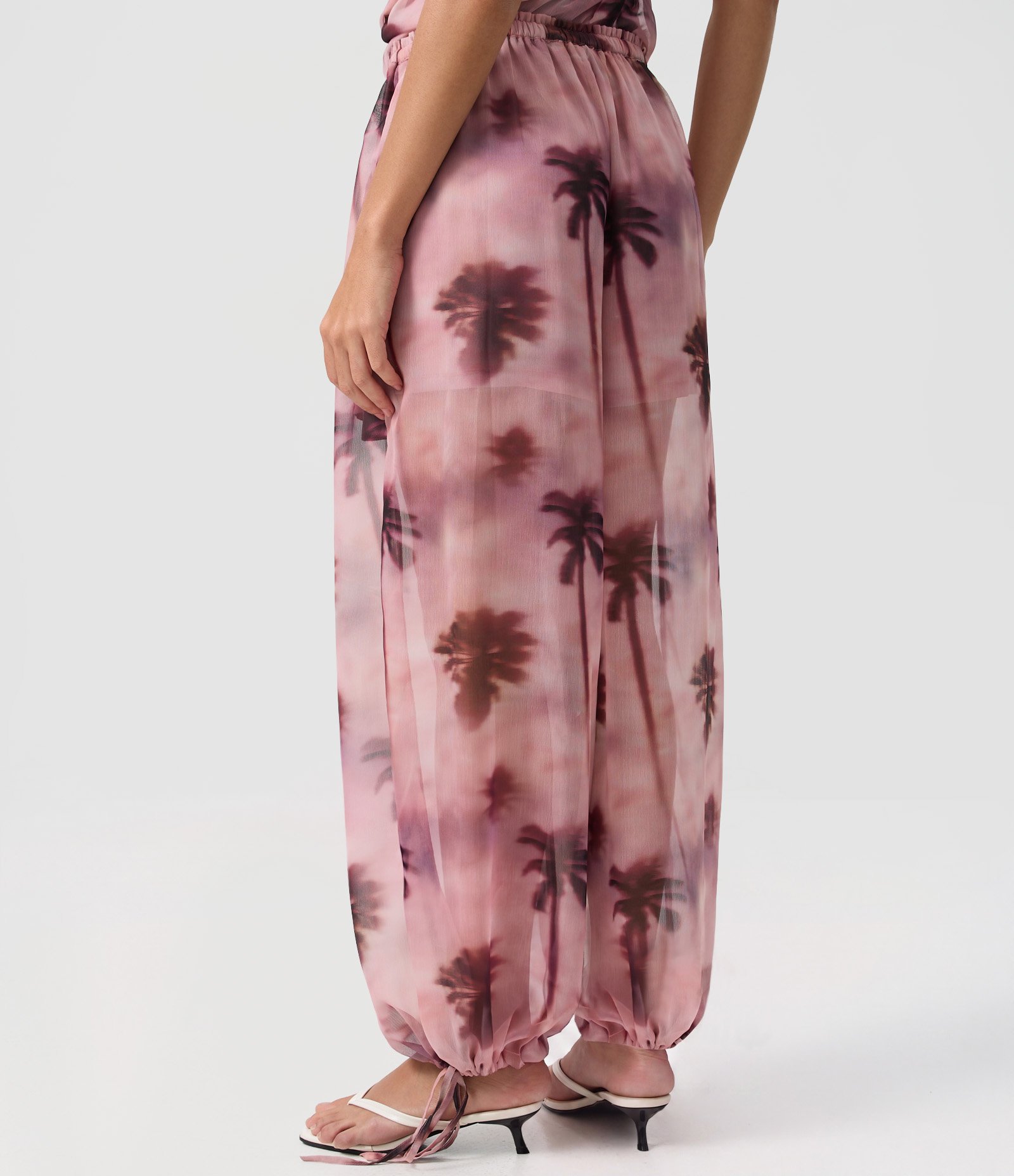 Calça Balloon com Estampa Abstrata Tropical e Amarração na Barra Lilás 4