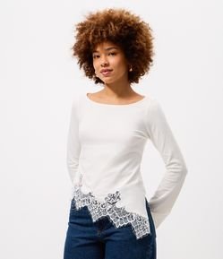 Blusa em Algodão com Barra Assimétrica Rendada