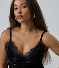 Blusa em Veludo com Alcinha e Detalhe Rendado no Busto