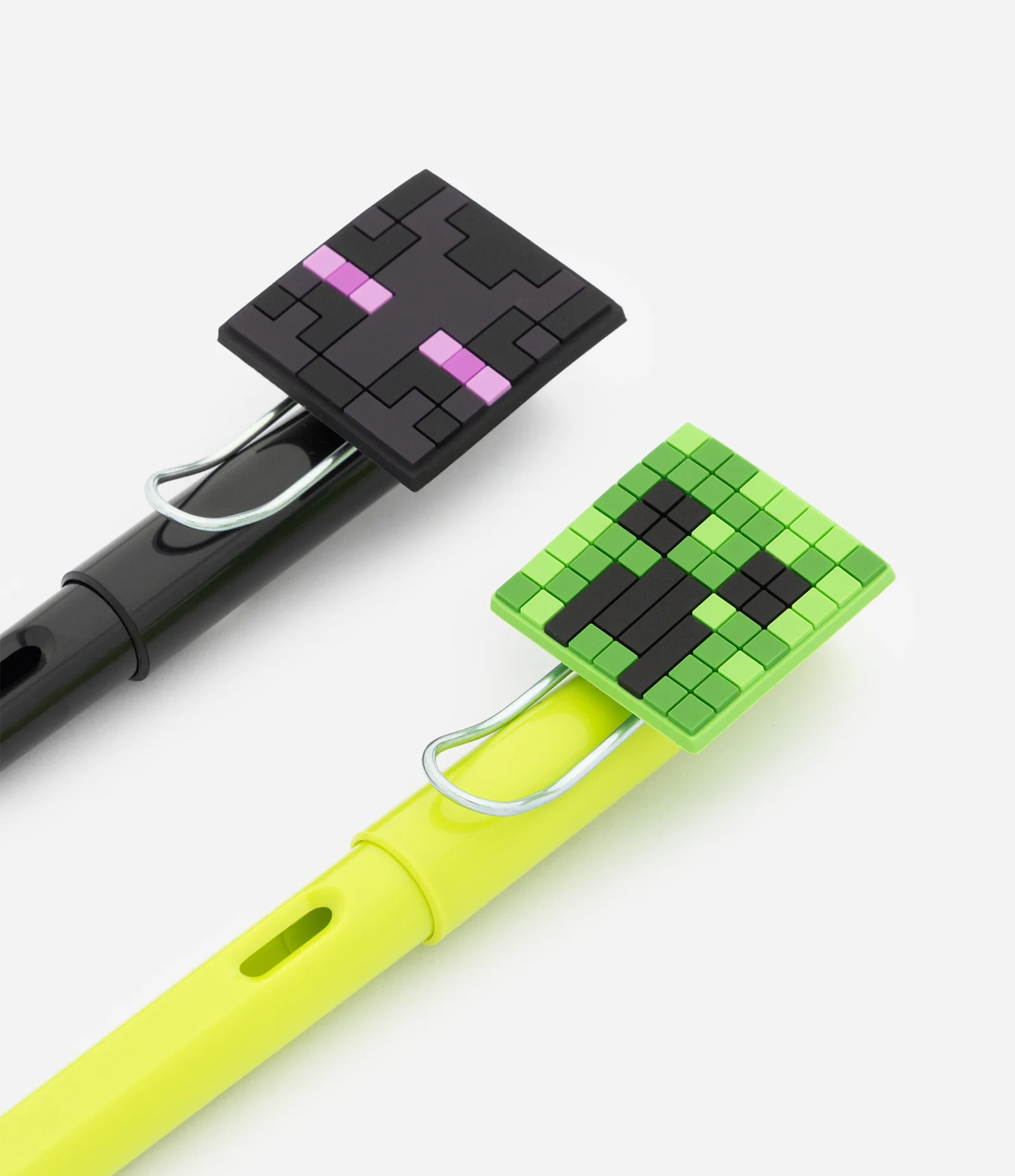 Kit com 02 Lápis Infinitos com Detalhe Temático Minecraft Verde 2