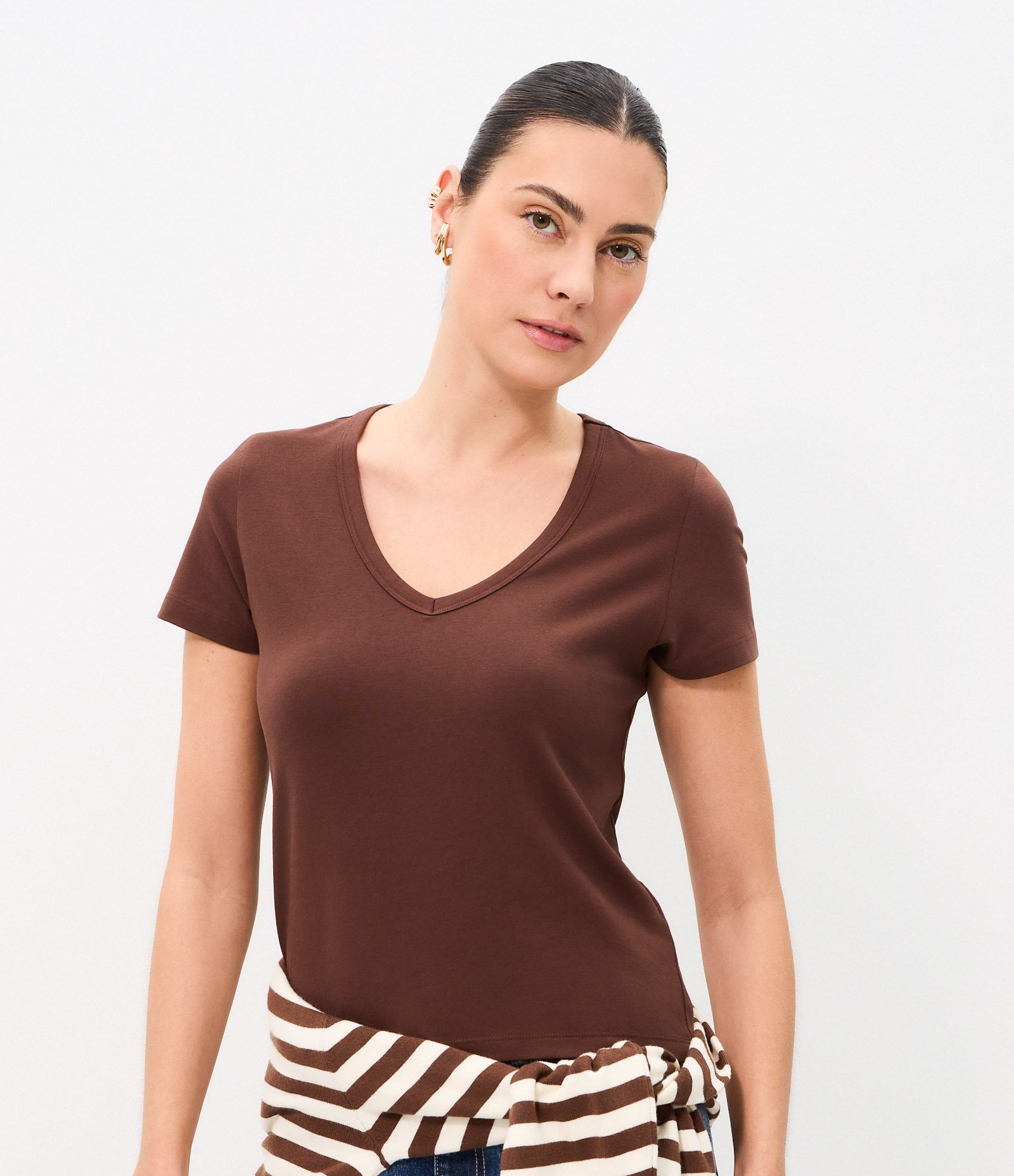 Blusa em Algodão com Decote V Marrom 1