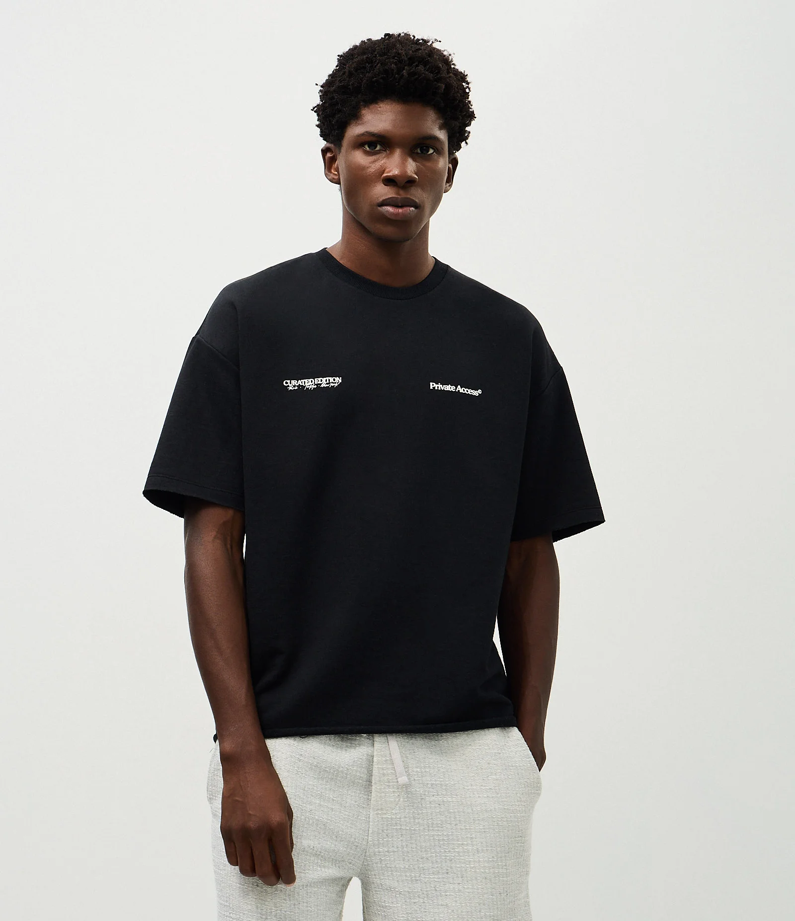 Camiseta Oversized em Moletinho com Lettering Paris Tokyo New York Preto 2