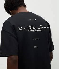 Camiseta Oversized em Moletinho com Lettering Paris Tokyo New York