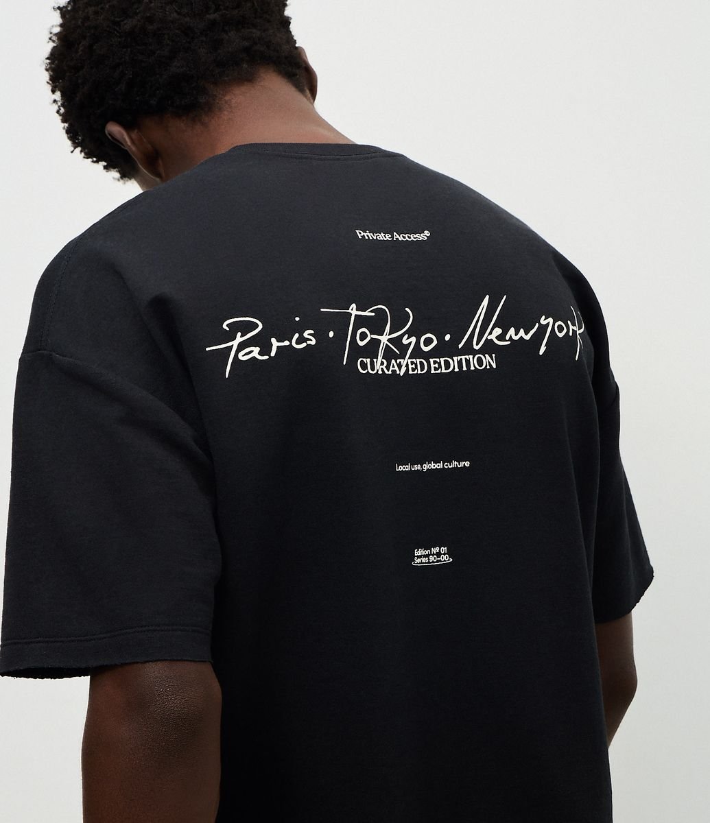 Camiseta Oversized em Moletinho com Lettering Paris Tokyo New York