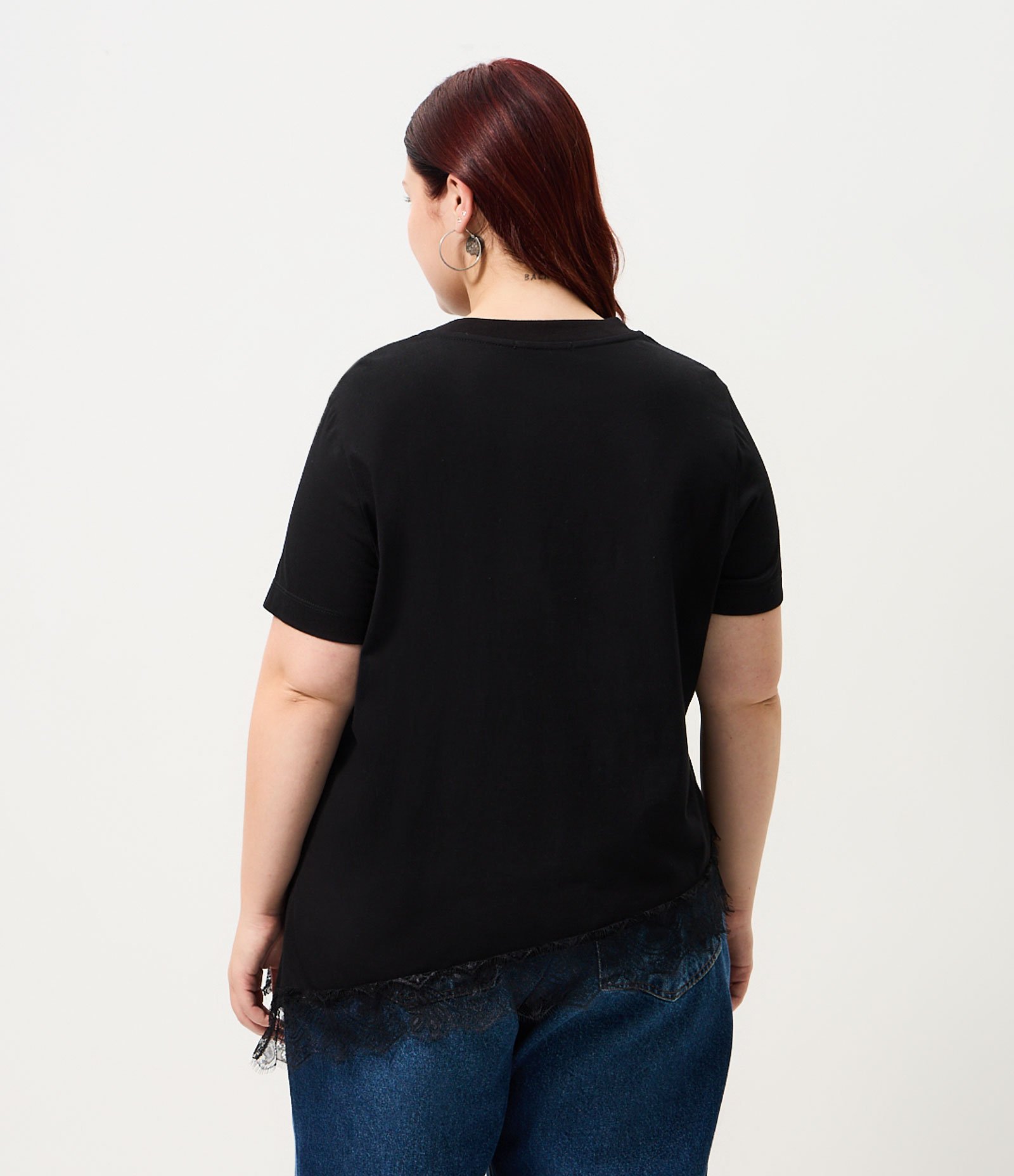 Blusa Manga Curta com Renda Irregular na Barra Curve & Plus Size Preto 5