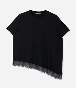 Blusa Manga Curta com Renda Irregular na Barra Curve & Plus Size
