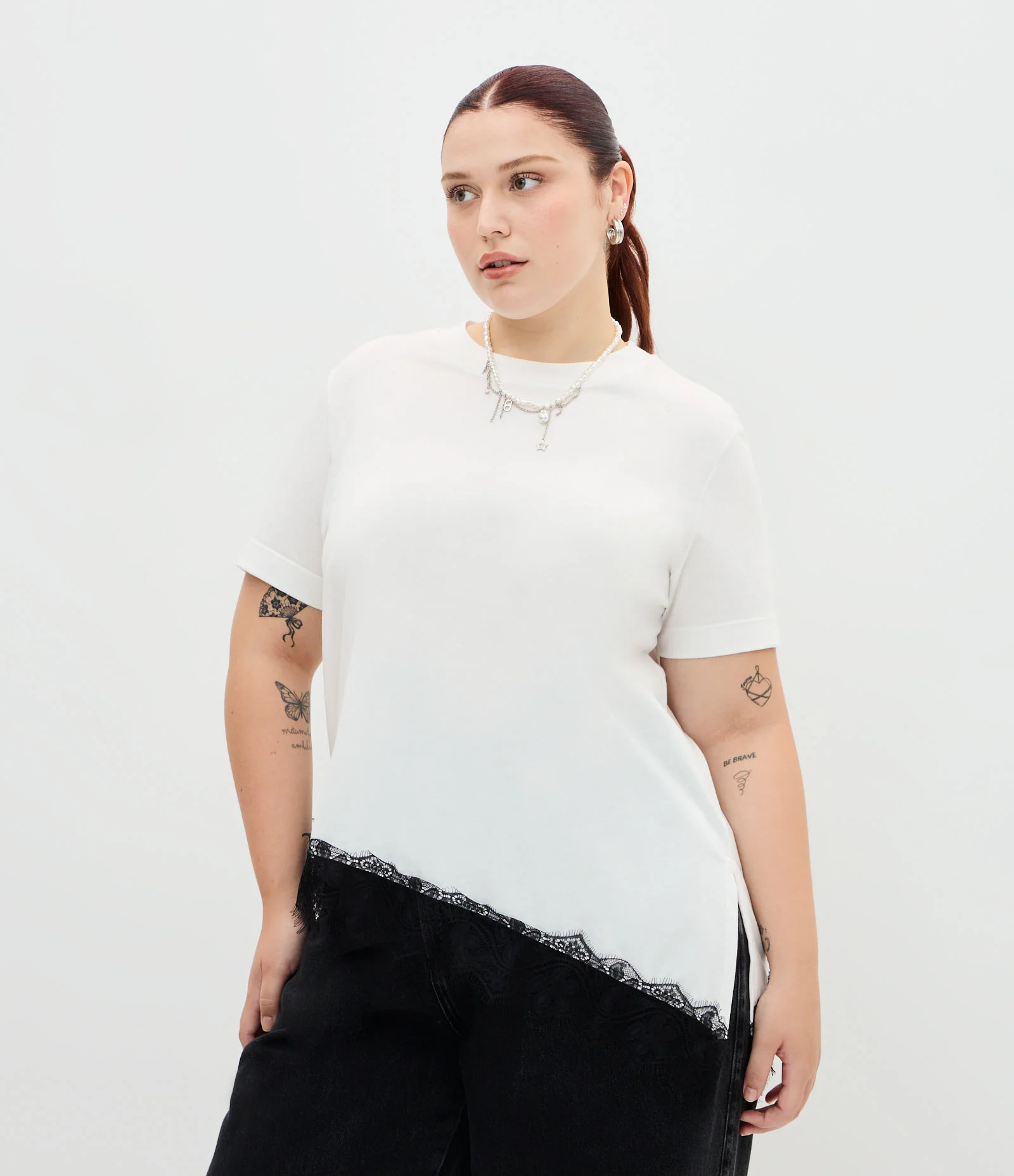 Blusa Manga Curta com Renda Irregular na Barra Curve & Plus Size Branco 1
