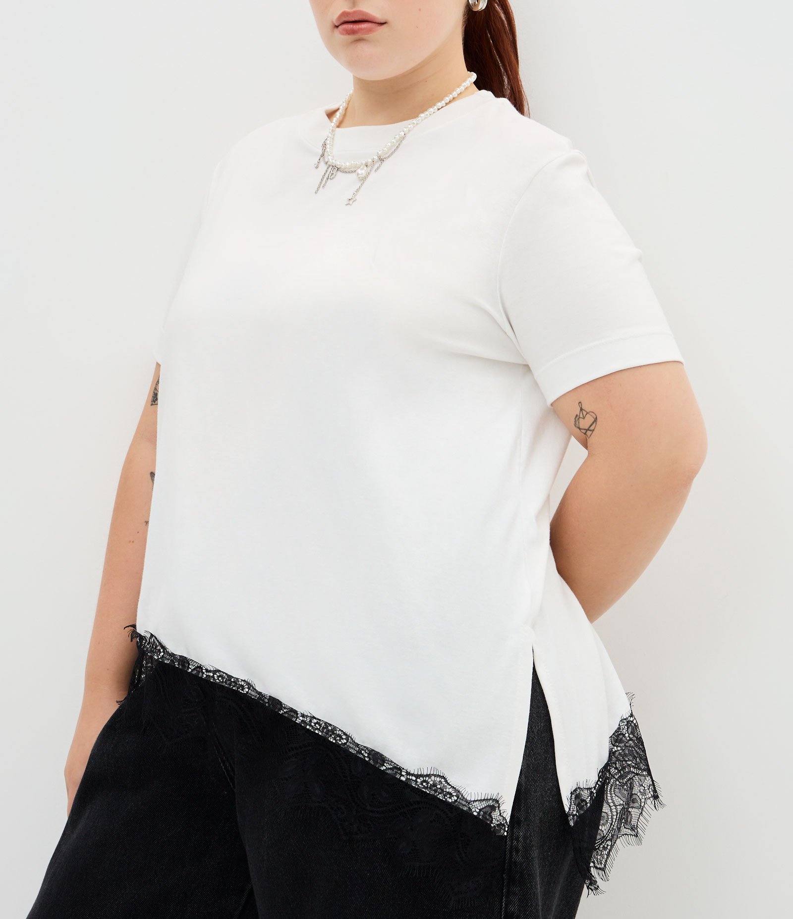Blusa Manga Curta com Renda Irregular na Barra Curve & Plus Size Branco 3