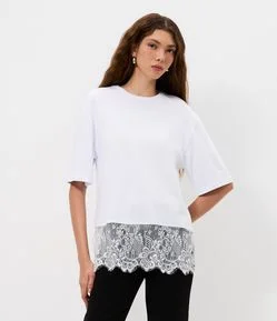 Camiseta Boxy em Algodão com Barra Rendada