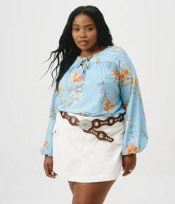 Blusa em Viscose Floral Curve & Plus Size