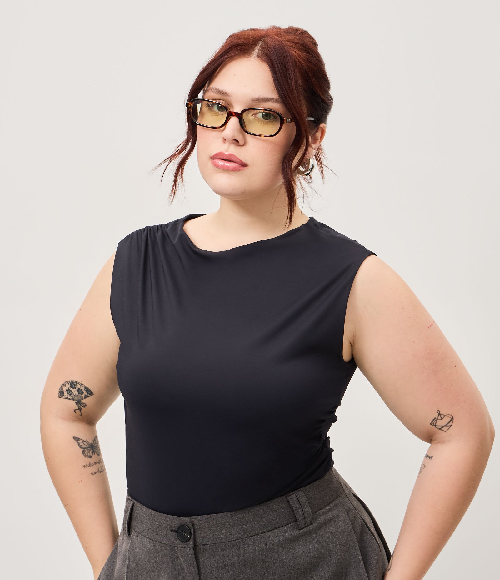 Blusa com Franzido Lateral Curve & Plus Size Preto 1