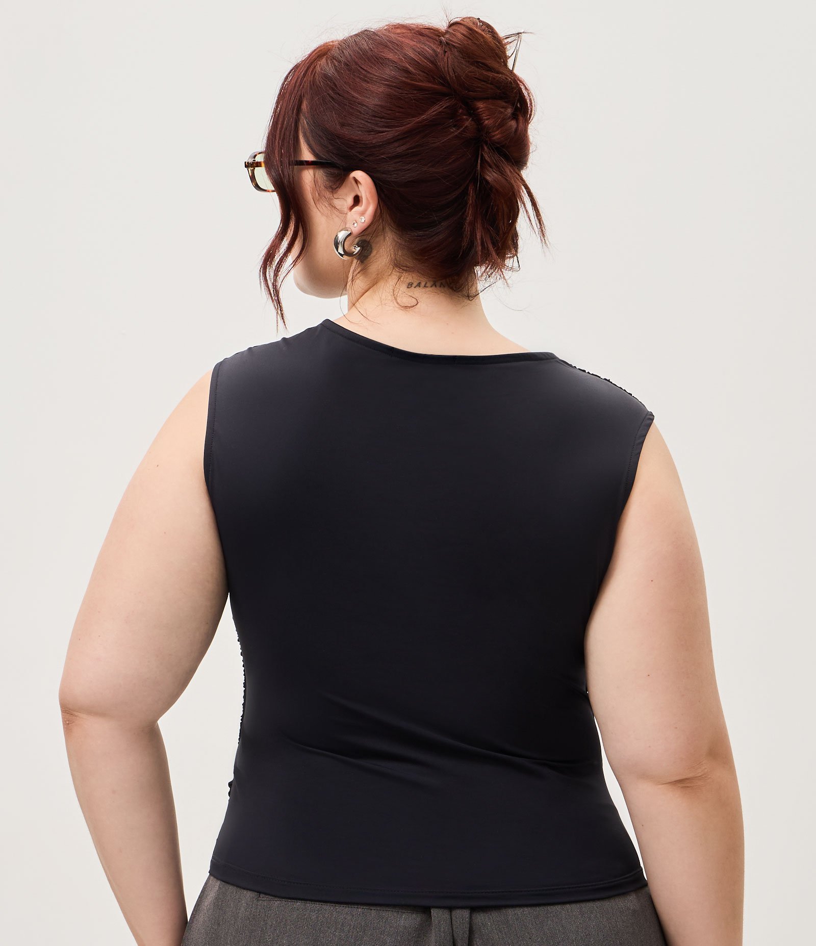 Blusa com Franzido Lateral Curve & Plus Size Preto 4