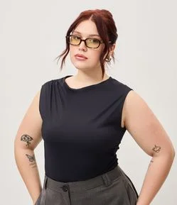 Blusa com Franzido Lateral Curve & Plus Size