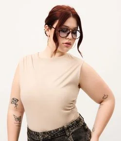 Blusa com Franzido Lateral Curve & Plus Size