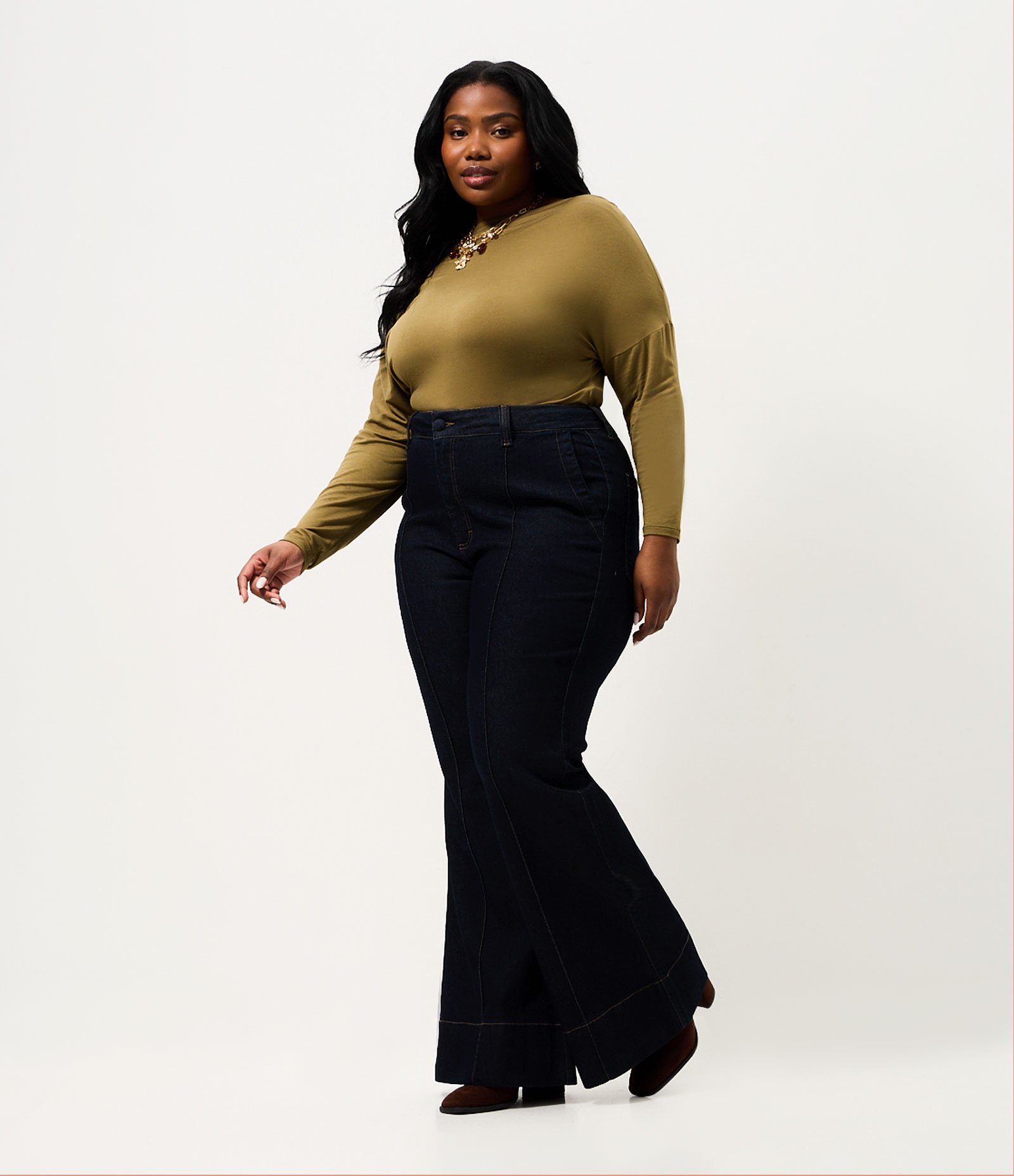 Blusa em Microfibra com Decote Degagê Curve & Plus Size Marrom 2