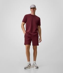 Bermuda Esportiva em Moletom Tecnológico com Cós Elástico e Zíper no Bolso