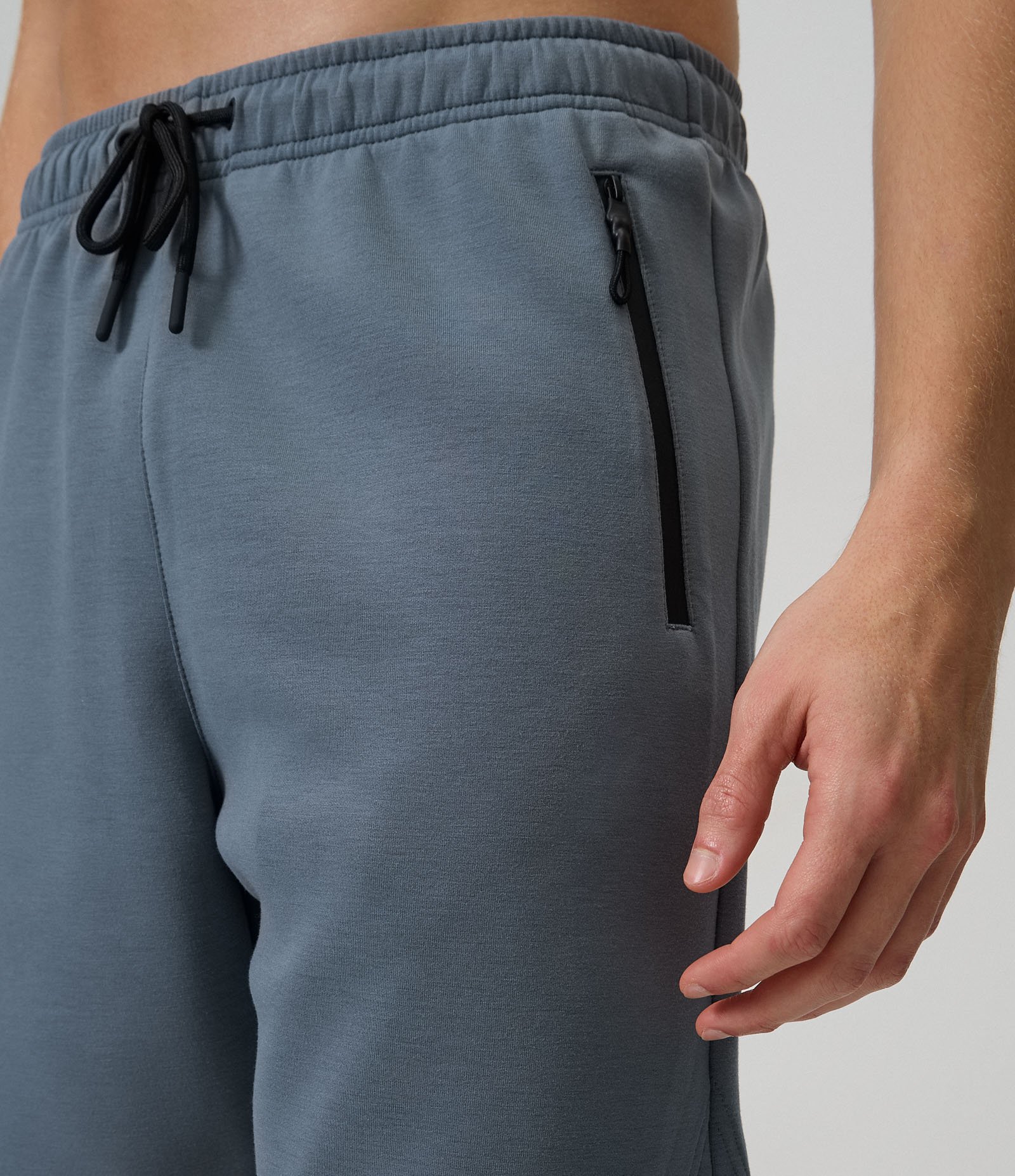 Bermuda Esportiva em Moletom Tecnológico com Cós Elástico e Zíper no Bolso Cinza 4