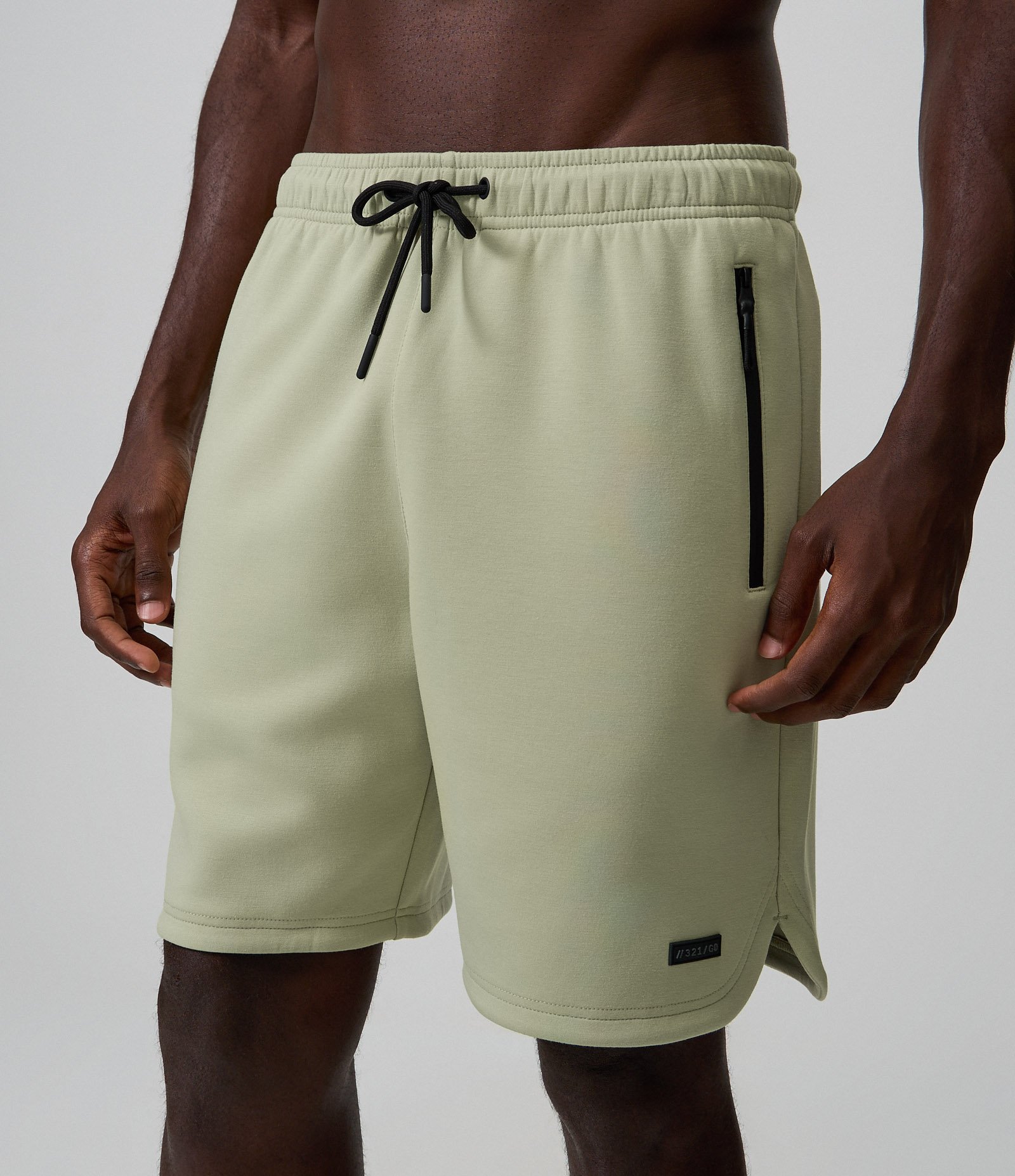 Bermuda Esportiva em Moletom Tecnológico com Cós Elástico e Zíper no Bolso Amarelo Claro 2
