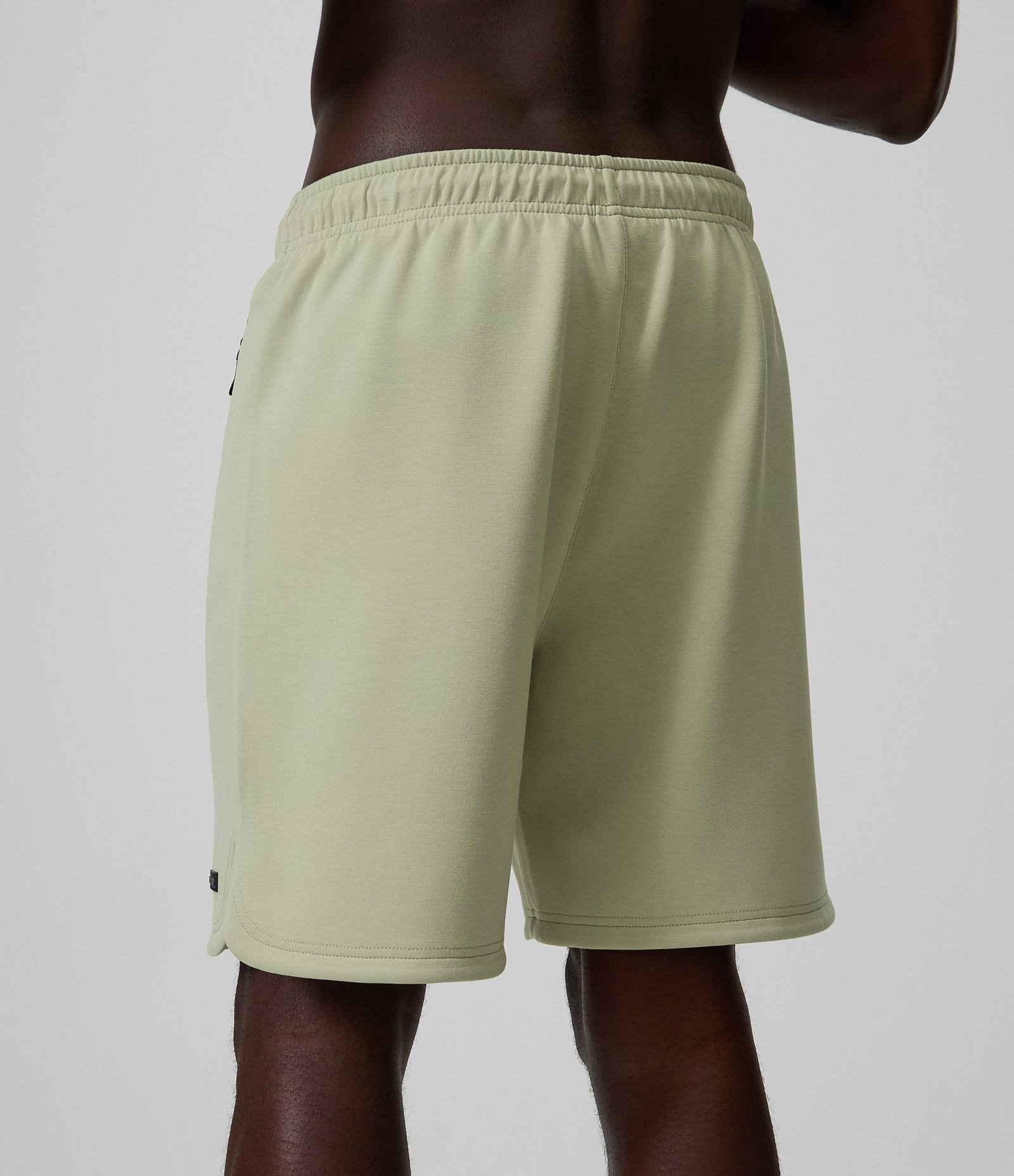 Bermuda Esportiva em Moletom Tecnológico com Cós Elástico e Zíper no Bolso Amarelo Claro 3