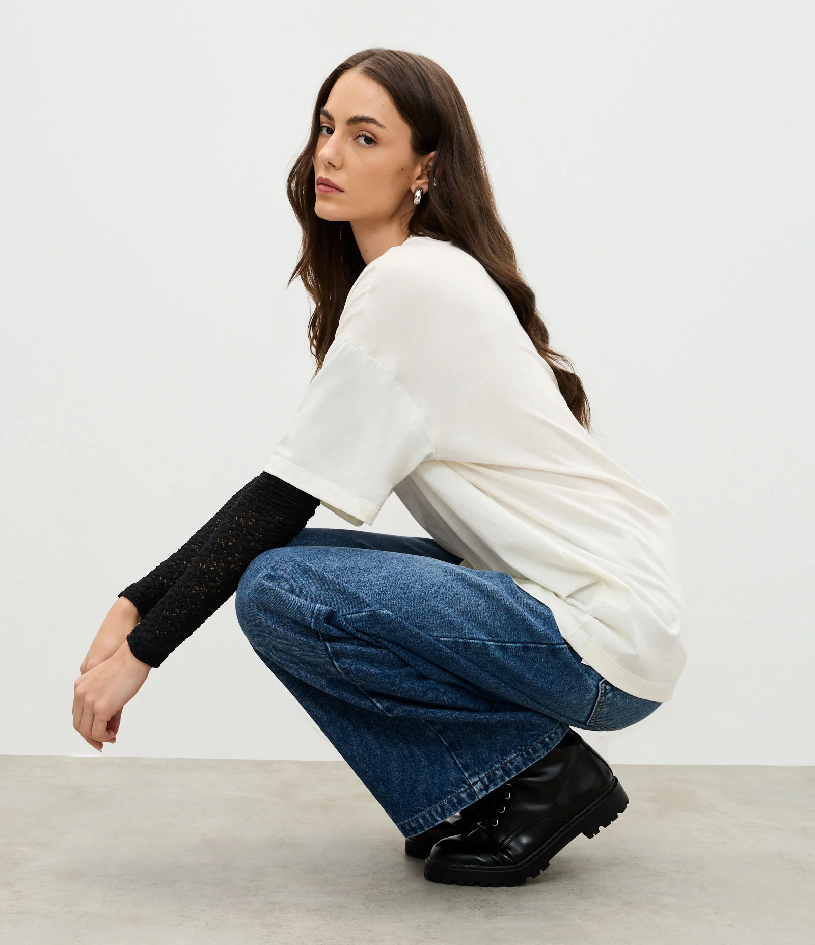 Blusa Oversized com Decote Canoa e Mangas Longas em Renda Branco 2