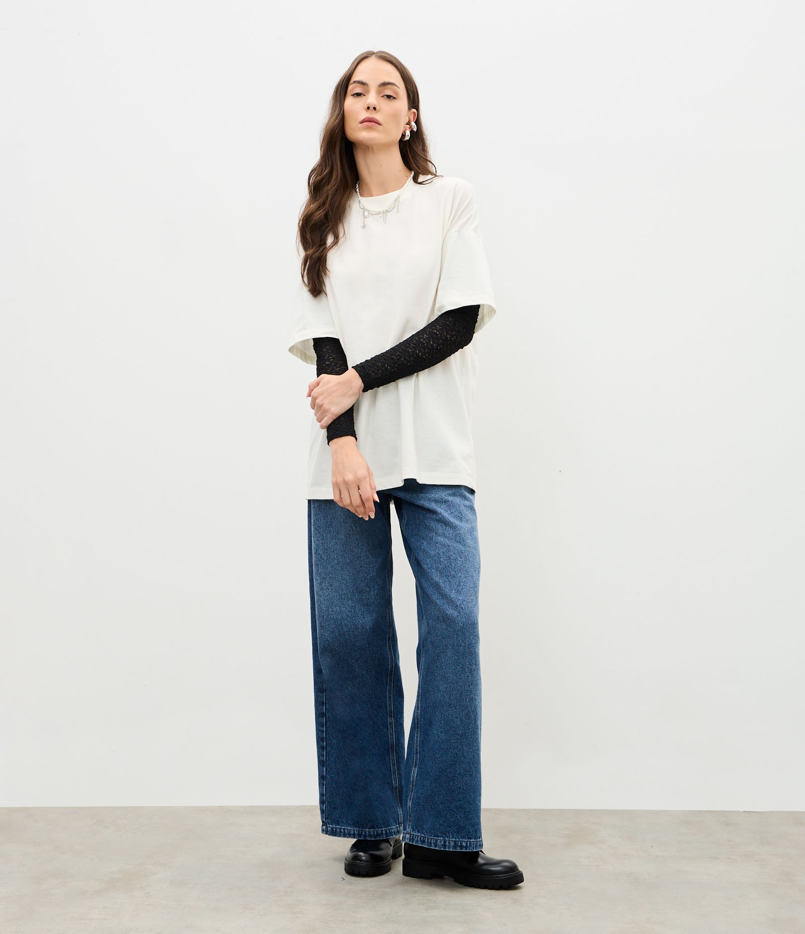 Blusa Oversized com Decote Canoa e Mangas Longas em Renda Branco 3